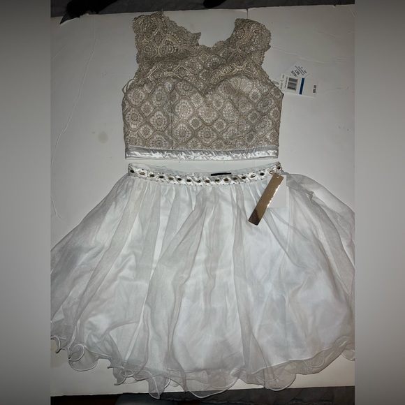 Sequin Hearts Dresses & Skirts - Women’s Juniors size 9 Homecoming Dress